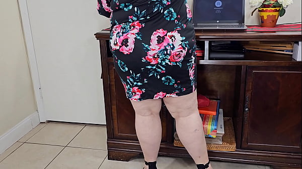 Boss caught Secretary bent over with legs open & eat her pussy