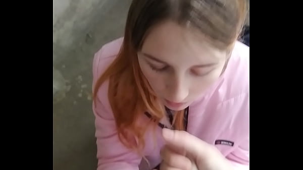 The girl sucked at the entrance and got cum in her mouth
