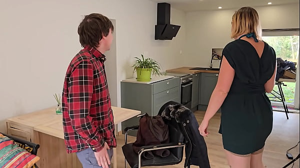 This week, exceptional videos, step-mom scenario I visit the apartment... Thumbnail