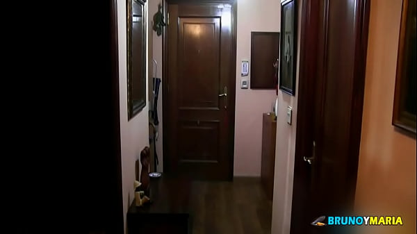 Maria y Cristina: Follada sin CONDON al Repartidor del Supermercado. Jódete Cabrón!!