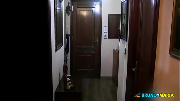 Maria y Cristina: Follada sin CONDON al Repartidor del Supermercado. Jódete Cabrón!!