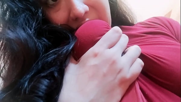 No banheiro eu toco minha buceta