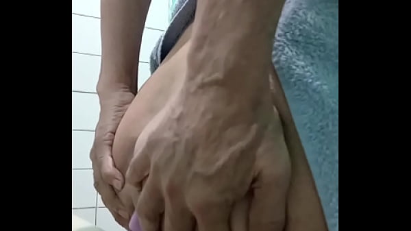 Después de una Ducha a gozar me reclama mi culo