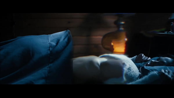 Aria London - Deadly Crush - 2018 - Follada por un fantasma en la cama - Tremenda MILF con tremendas tetas follando con el hombre invisible