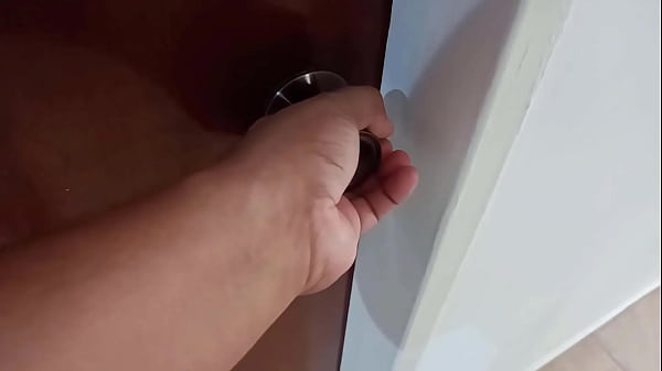 joven hijastra enamorada de su padrastro y apenas quedan asolas en casa se la arriba de su verga a mamarsela y a pedirle que porfavor le parta en culo en cuatro como le gusta – Morrita de 18yo cum latina facial big butt.