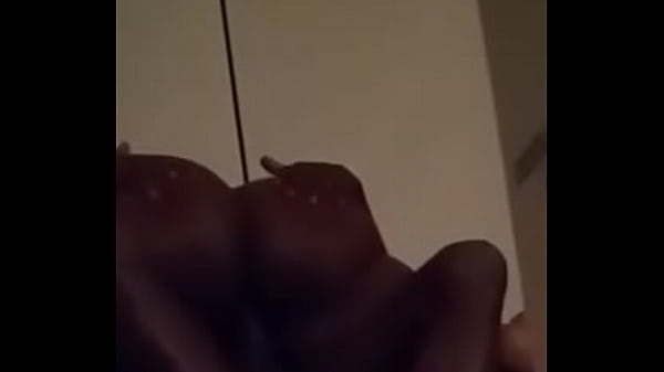 Dögös anyuka nagy seggevel lovagol