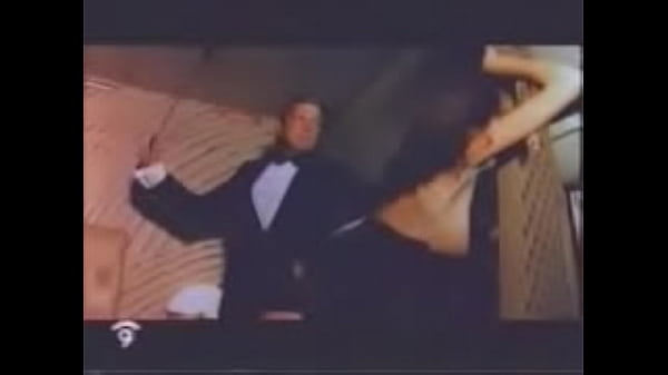 Chicoteando uma mulher elegante