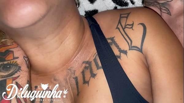 Novinha lésbica perdeu sua virgindade de pal comigo