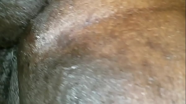 Dögös fekete nő keményen fogadja a belélövést