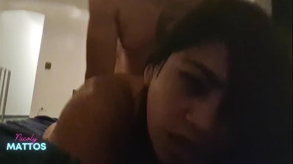 POV gemendo e gozando no pau do Lukas Zaad sem camisinha