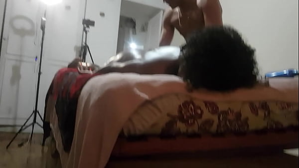 CONTRATAMOS UM MASSAGISTA E ELE COMEU A GENTE! – ALICE HAEL