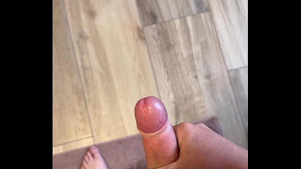 Teen wichst seinen geilen Schwanz