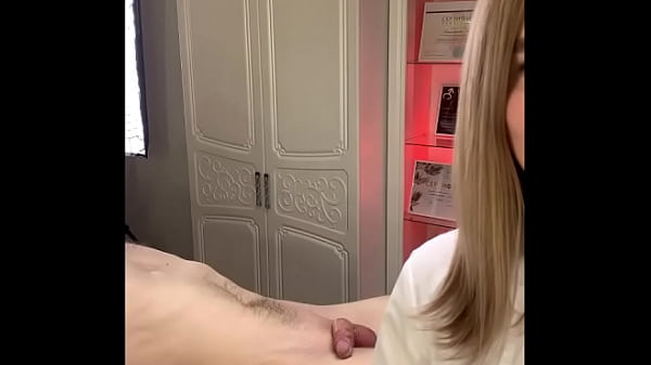 SugarNadya makes her clients cum hard during the haircut procedure