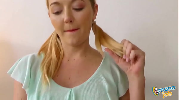 A safada Iris Rose tira a roupa e chupa um pau em busca da liberdade