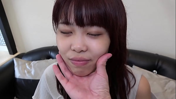 青◯学院大1年の18歳インテリ。スレンダーな色白美女が痛みに耐えきれず涙の貫通。 1