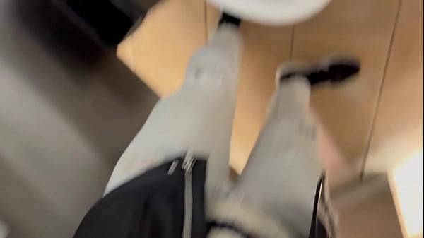 Public lesbian sex in amusement park (real)