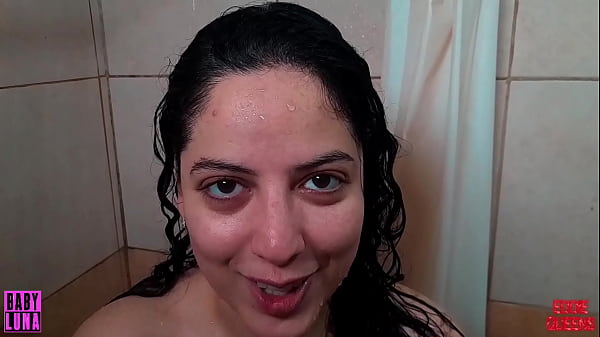Mejor amiga en la ducha y me invita a follarla. Lluvia dorada y Creampie Ft BabyLuna939