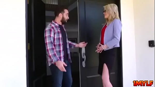 Horny Hospitality For A Seductive Guest1.mp4