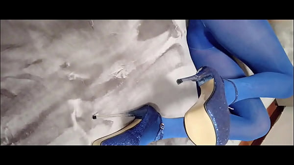 preview - Milf in blue: pantyhose, shoes, skirts Thumbnail