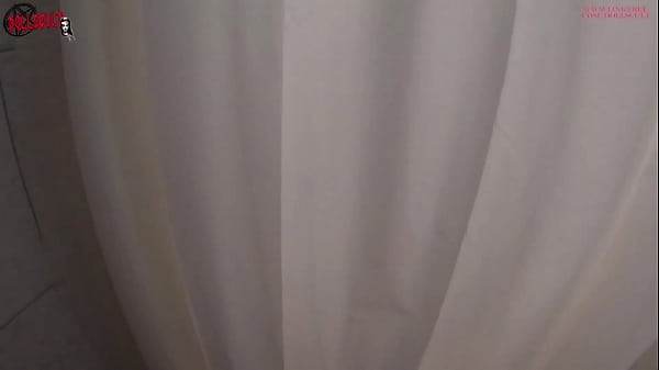 Spying on my stepsister and my gf in the tub before to join them