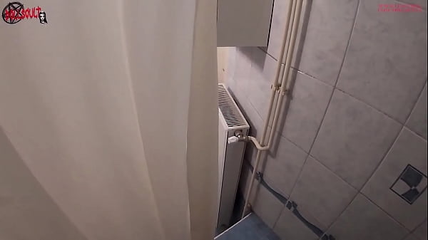 Spying on my stepsister and my gf in the tub before to join them