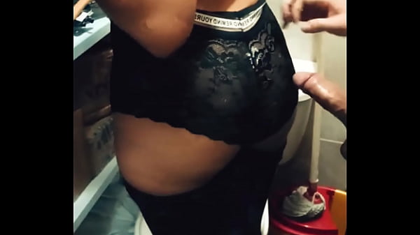 سكس مصرى سماح شرموطة المنصورة تتناك فى المخزن نيك جامد اااه حطهولى فى طيزى