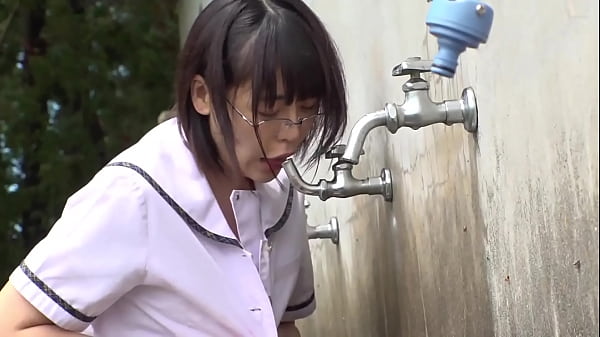 #1まさかこんなけなげなひよこ女子が･･･媚薬を盛られ理性完全崩壊！！ところかまわず野外異物オナニー！イキ漏らし野外アクメ！！