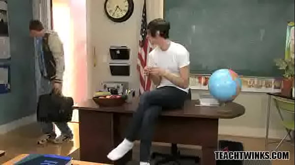 Emo Aidan Chase Gets Sucked By Dayn Murphy On Teachers Table