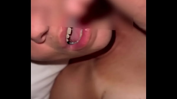 Esposa chupando corno