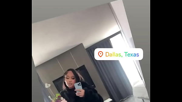 Por favor, eles até trouxeram flores para seus criadores favoritos ontem?