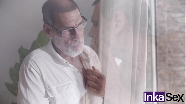 Mi hermanastra y mi marido se burlan de mí y follan a escondidas.