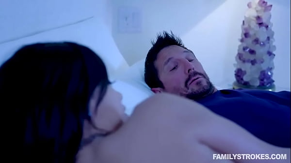 Stepdaddy Wakes Up To Naked Stepdaughter- Savannah Sixx