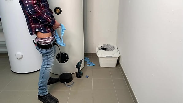 Stiefpapa erwischt beim schnüffeln