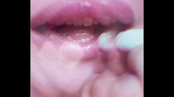 Chick Nude Lips Makes you Hot Thumbnail