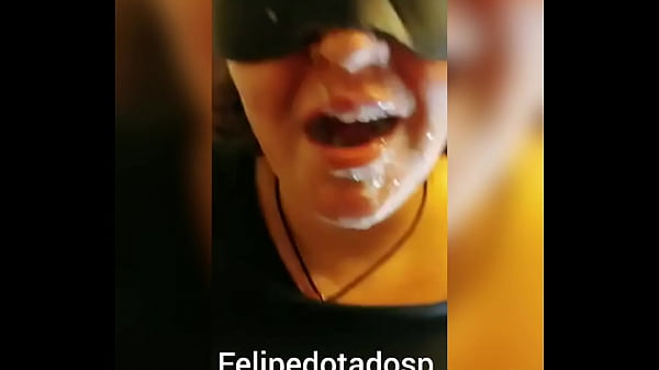 Filmando a esposa levando gozada