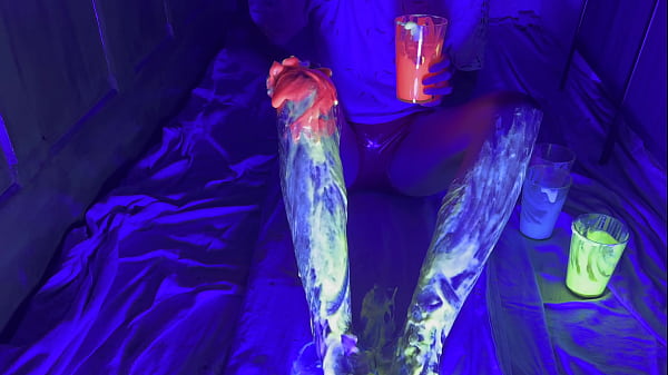 Glow in The Dark UV Gunging – Pernas e pés!