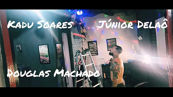 O eletricista veio arrumar a fiação, mostrando o volume e caímos na pica dele – Parte 01