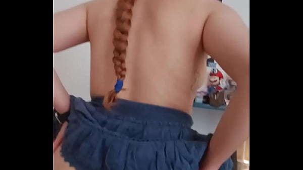 Me encnata que me metan la verga bajo la falda y me haga darme sentones en su verga hasta que me duele!Amateur linda y sumisa