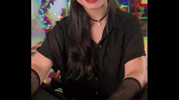 Funk tocando e a gatinha fazendo sexo oral no pau grande do Wellington Prado