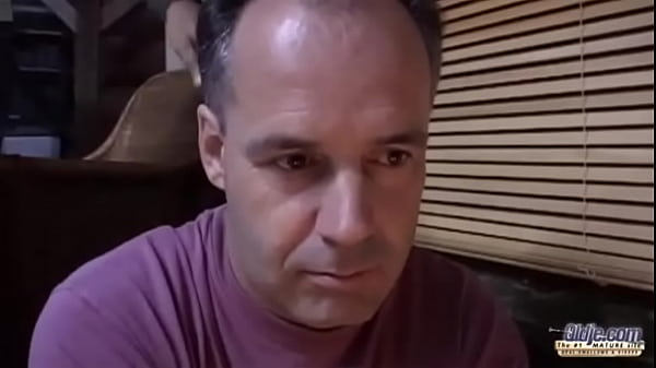 HINDOESTAANSE ALICIA HYPNOTISEERT EEN MAN EN ZE GENIET VAN HEM