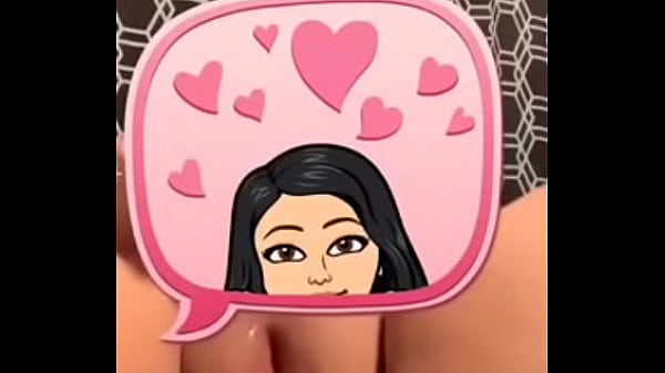 Garota de 18 anos esguicha enquanto esfrega buceta encerada