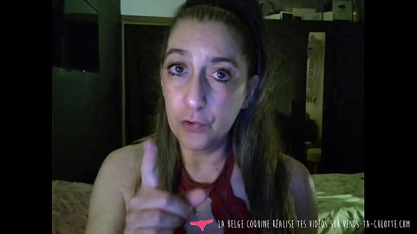 Vends-ta-culotte - Amateur MILF mostra seus peitos grandes e masturba sua buceta e bunda - Belgecoquine