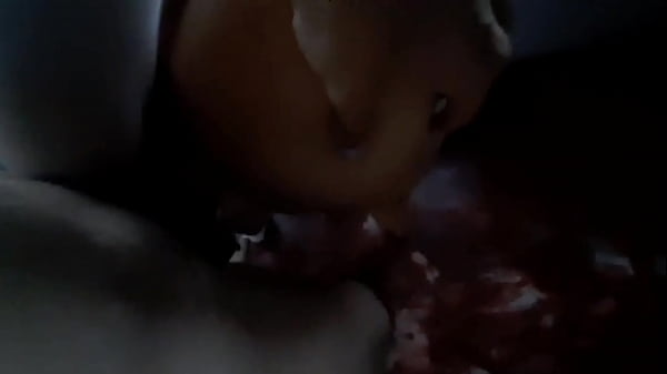 Sexo público en el balcón de mi casa con la dueña del apartamento mientras llueve