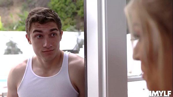 Stud helps Rachael Cavalli clear her mind by giving her a hard boning