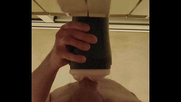 Fodendo minha fleshlight até me fazer tremer de orgasmo...