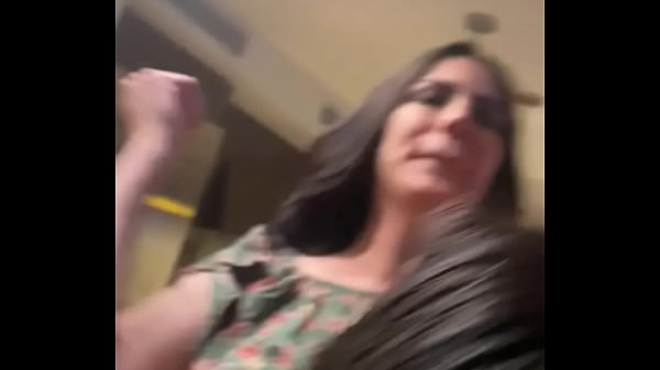 Menina latina e cubana pura