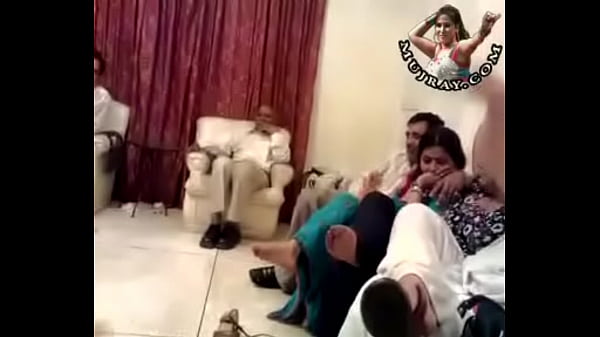 ファミリーヌードパーティー ・ XNXX.com.se 無料ポルノ