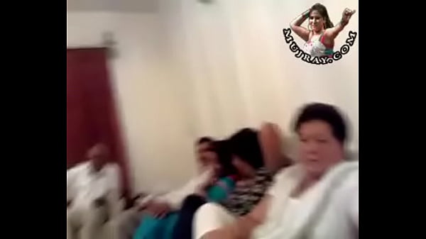 ファミリーヌードパーティー ・ XNXX.com.se 無料ポルノ