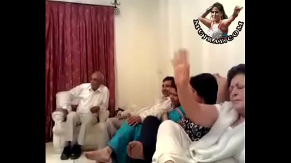 ファミリーヌードパーティー ・ XNXX.com.se 無料ポルノ