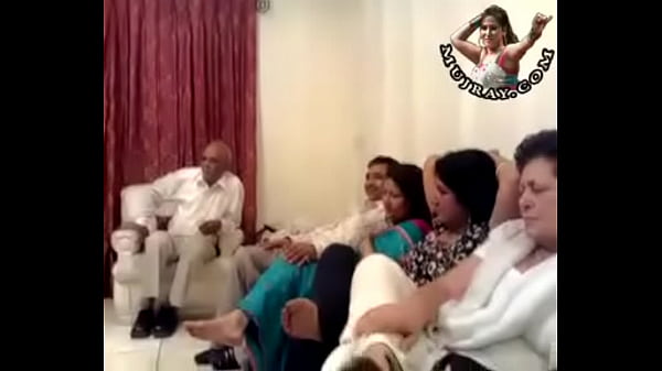 ファミリーヌードパーティー ・ XNXX.com.se 無料ポルノ